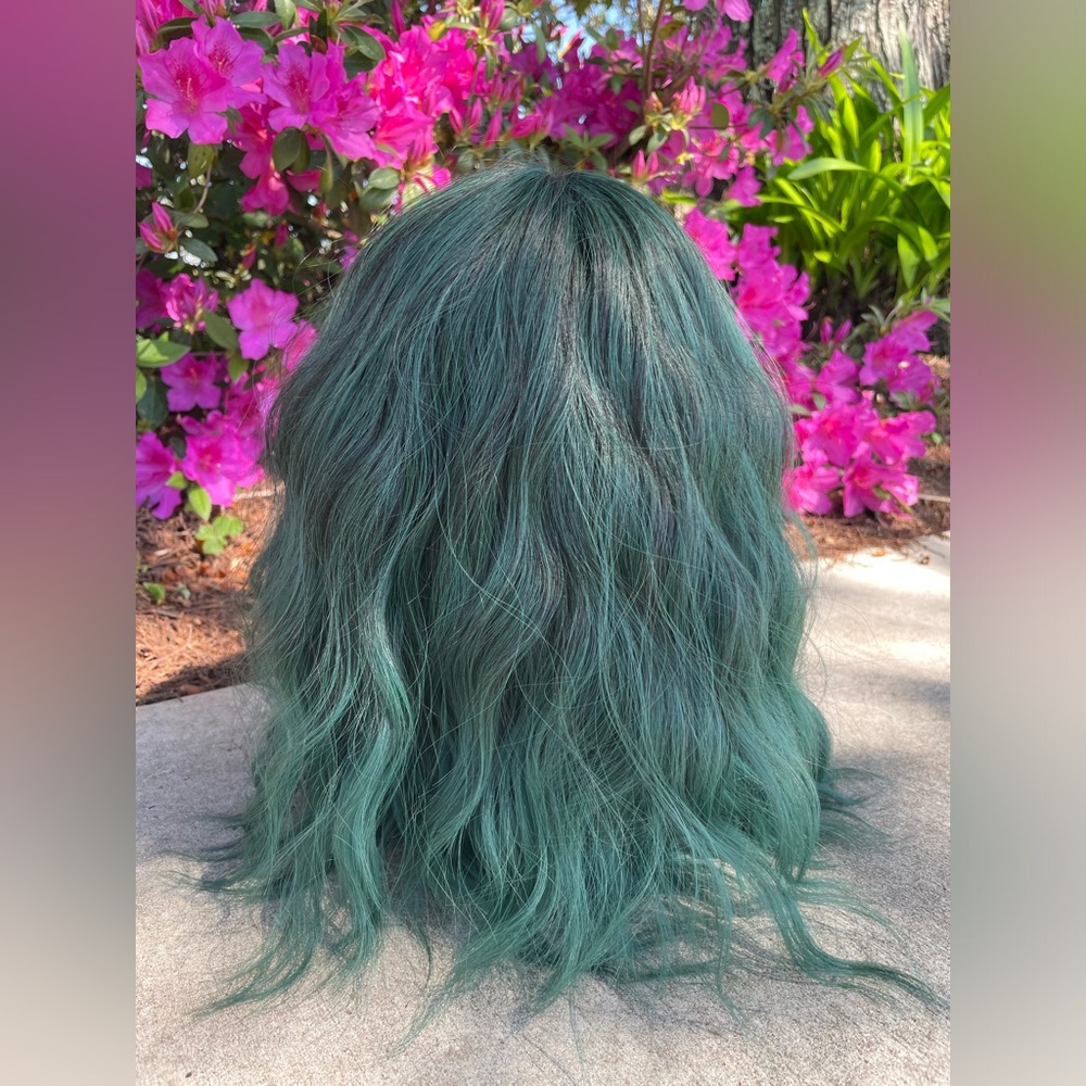 HAIPIS Short Dark Mixed Green Curly Bob Synthetic Wig With Bangs☘️🌈🧑🎤 - Picture 4 of 8